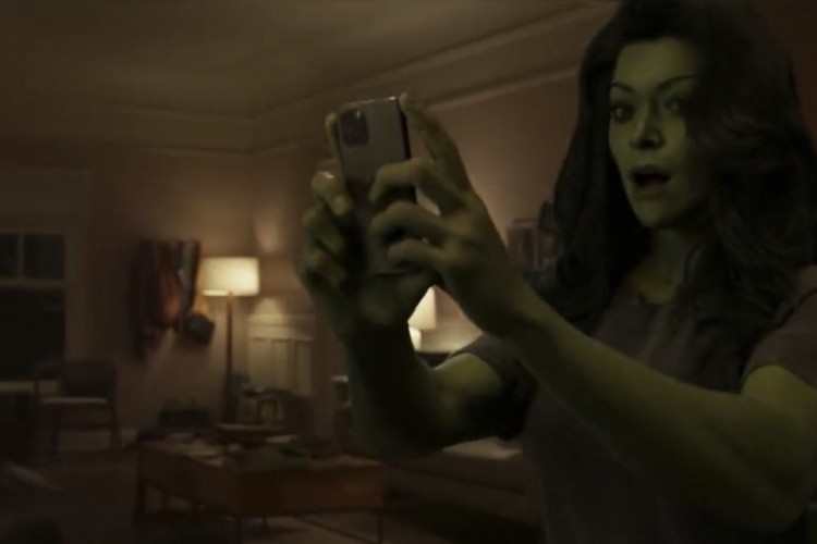 A caracterização da personagem Mulher-Hulk repercutiu na internet com críticas dos fãs aos efeitos especiais 