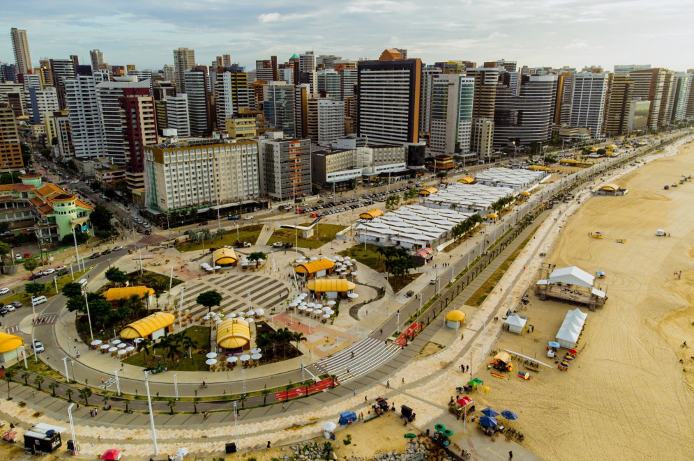 Vista aérea da Praia do Nautico na Avenida Beira Mar, um dos principais pontos turísticos da Capital cearense(Foto: FCO FONTENELE)
