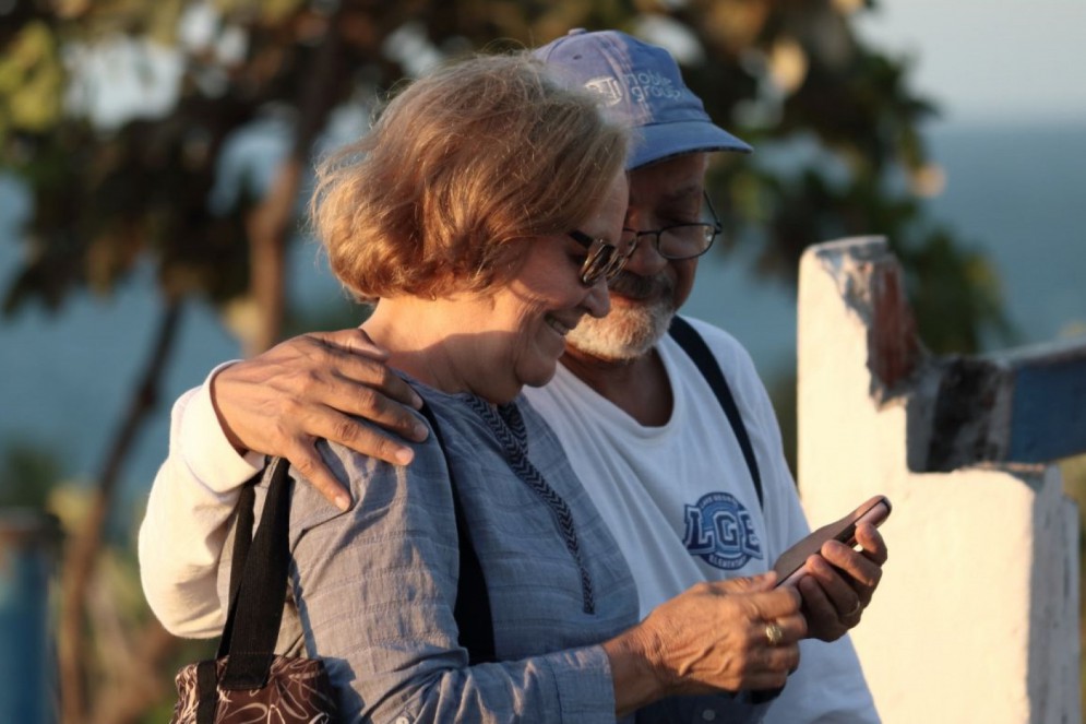 Noelia e Manuel contam uma história de amor que rompeu fronteiras e barreiras da idade(Foto: Daniel Pinheiro/Arquivo pessoal)