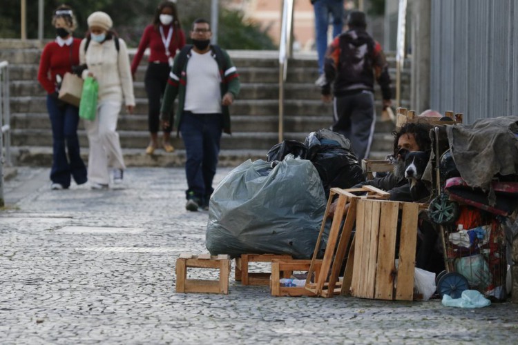 Massa de ar frio começa a se dissipar, mas temperatura ainda é baixa