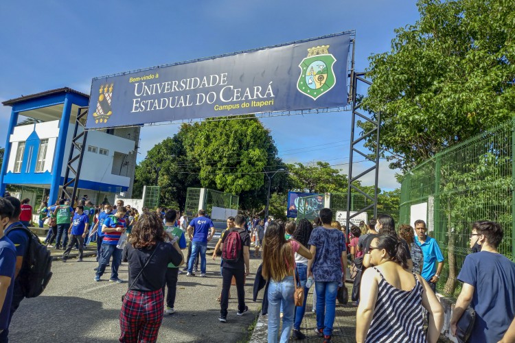 As provas acontecerão no campus Itaperi, em Fortaleza. Os 2.853 candidatos disputam 235 vagas, distribuídas em 161 setores de estudos.