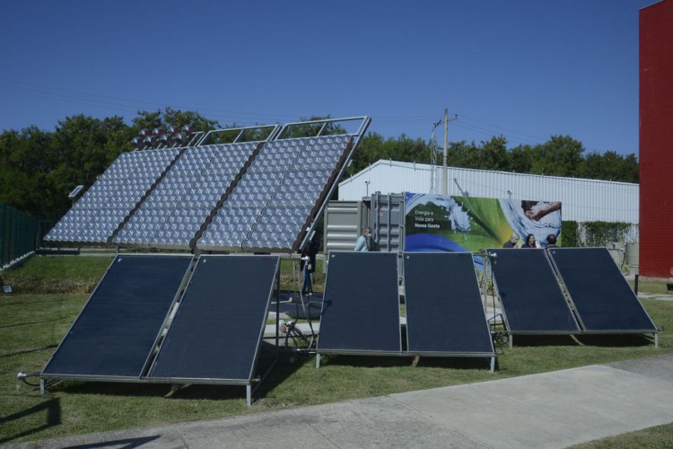 UFRJ inaugura projeto de geração simultânea de eletricidade e água