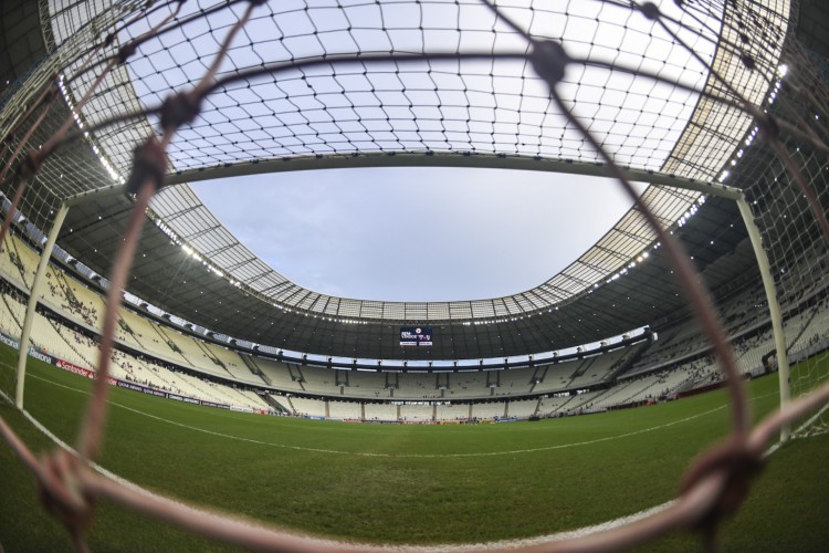 Campo do Castelão virou motivo de críticas