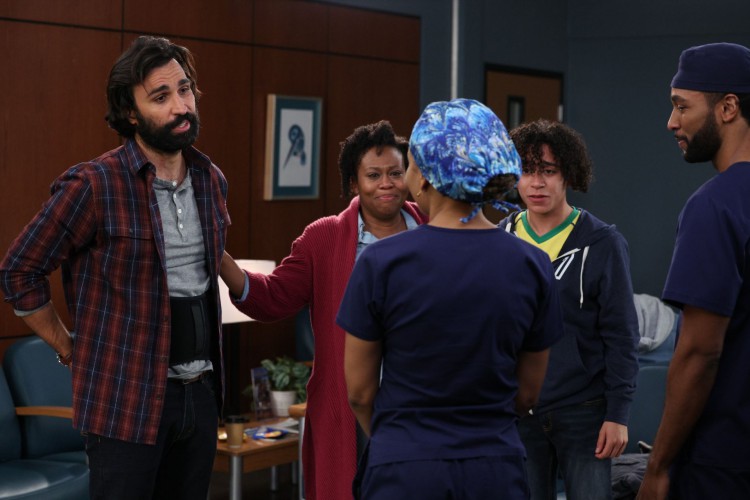 Ator brasileiro Eduardo Muniz integra elenco do episódio 14º da 18ª temporada da série Grey’s Anatomy, cujo roteiro foi escrito pelo brasileiro Beto Skubs