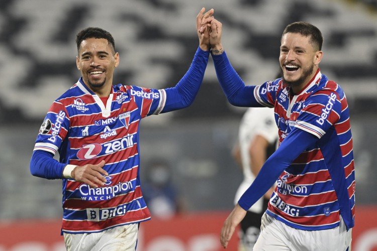 Jogo entre Colo-Colo do Chile e Fortaleza pela Copa Libertadores da américa no Estádio Monumental David Arellano no Chile. 