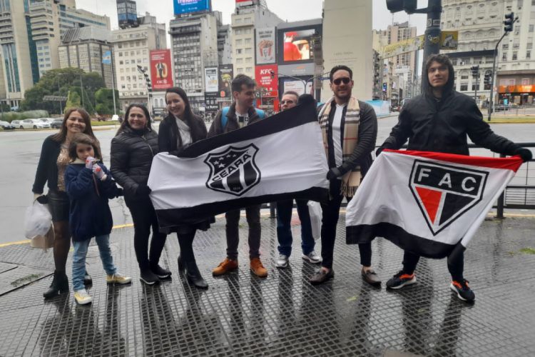 Família com torcedores do Ceará viaja a Buenos Aires para apoiar o Ceará em confronto decisivo