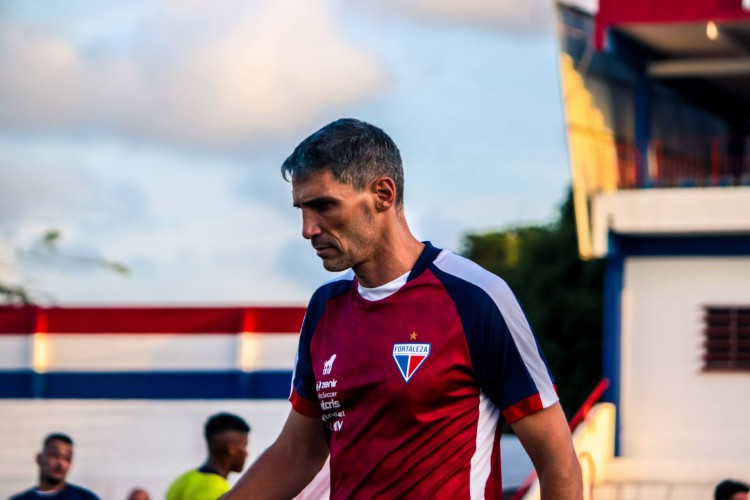 Técnico Juan Pablo Vojvoda em treino do Fortaleza no Centro de Excelência Alcides Santos, no Pici