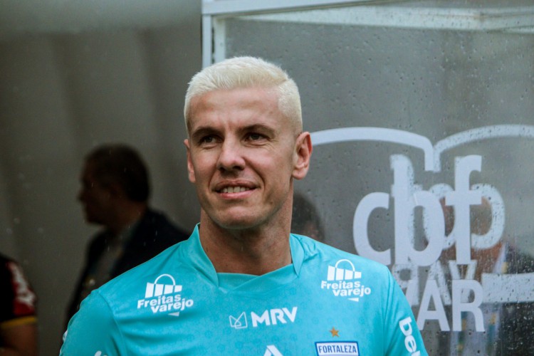 Goleiro Marcelo Boeck no jogo Fortaleza x Fluminense, na Arena Castelão, pelo Campeonato Brasileiro Série A