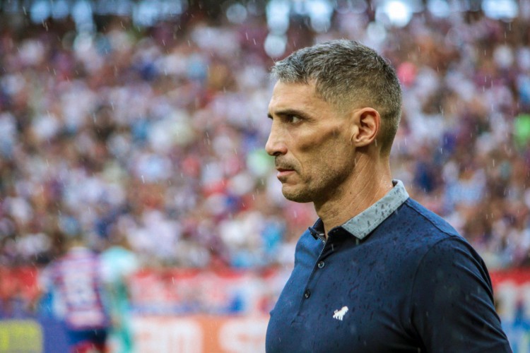 Técnico Juan Pablo Vojvoda no jogo Fortaleza x Fluminense, na Arena Castelão, pelo Campeonato Brasileiro Série A