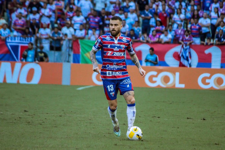 Meia Lucas Lima no jogo Fortaleza x Fluminense, na Arena Castelão, pelo Campeonato Brasileiro Série A