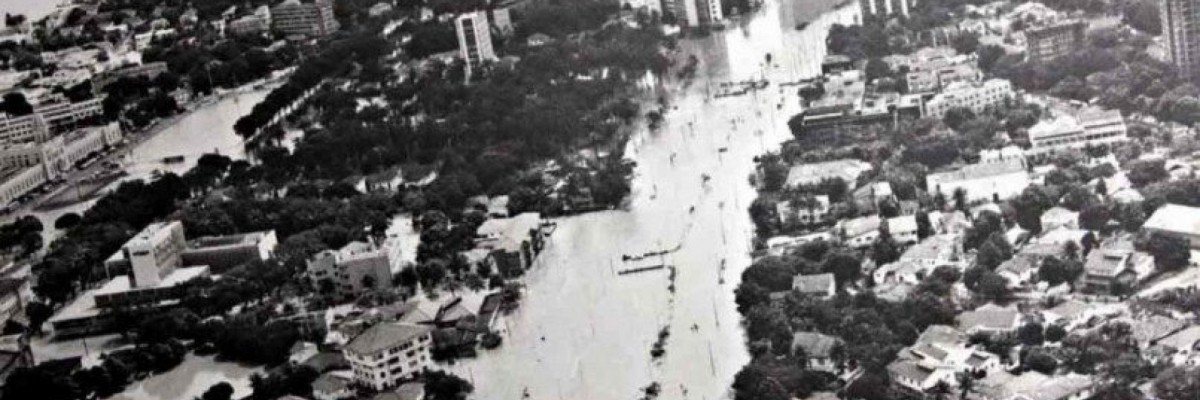 Devastação causada pelo transbordamento do Rio Capibaribe, nos dias 17 e 18 de julho de 1975