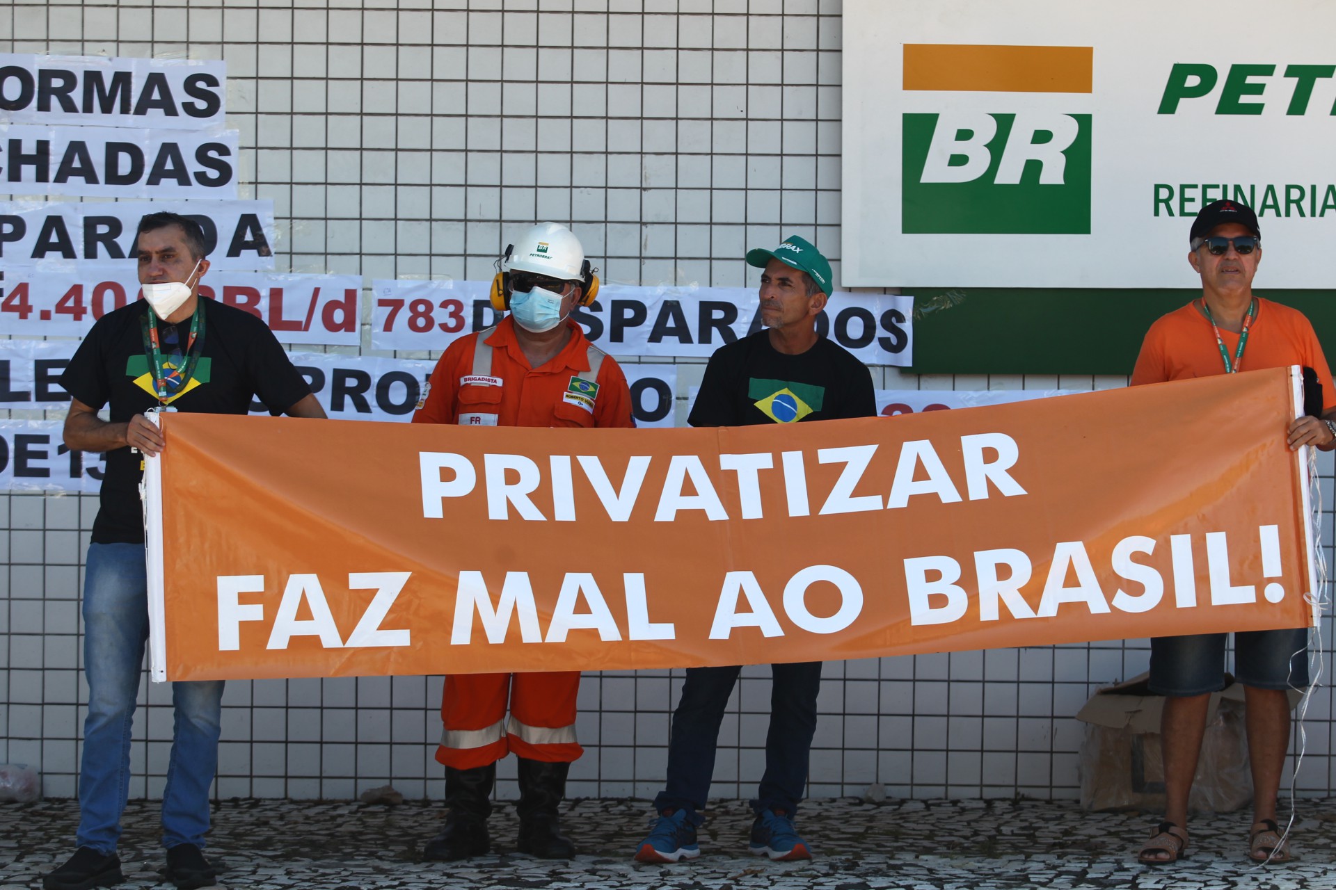 Após o anúncio da privatização, servidores da Lubnor realizaram protesto. (Foto: FABIO LIMA)