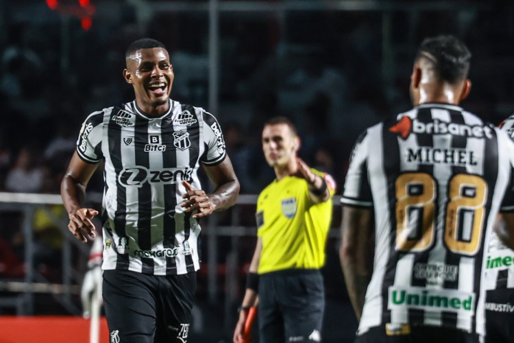 Cléber anotou um gos gols no empate do Vovô