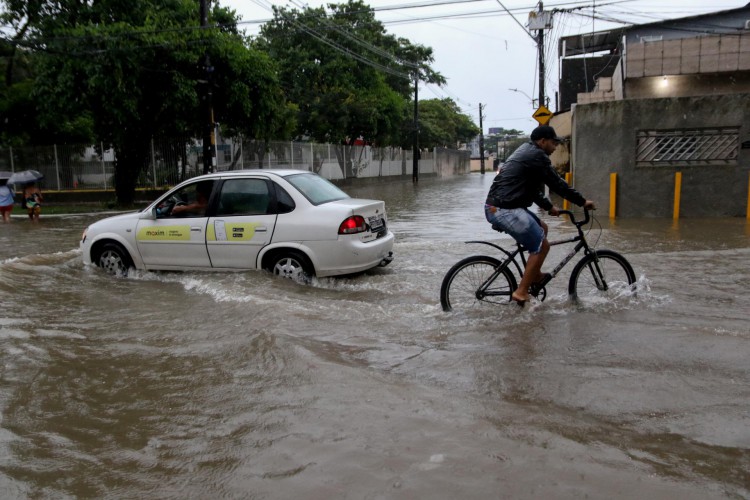 ￼Alagamento na Zona Oeste de Recife, após fortes chuvas que castigaram a capital pernambucana=