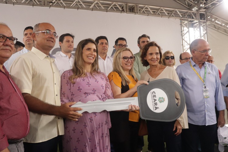 Governo do Ceará entrega tratores a 39 municípios. Política de Incremento e de Modernização da Atividade Agrícola do Ceará. 