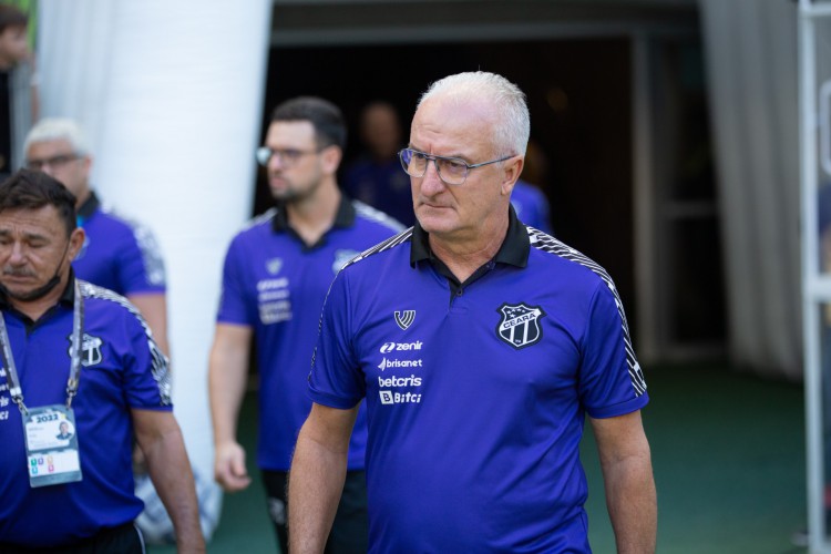 Técnico Dorival Júnior no jogo Ceará x Flamengo, na Arena Castelão, pelo Campeonato Brasileiro Série A