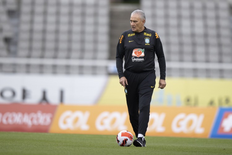 Técnico Tite em treino da seleção brasileira em Seul, na Coreia do Sul