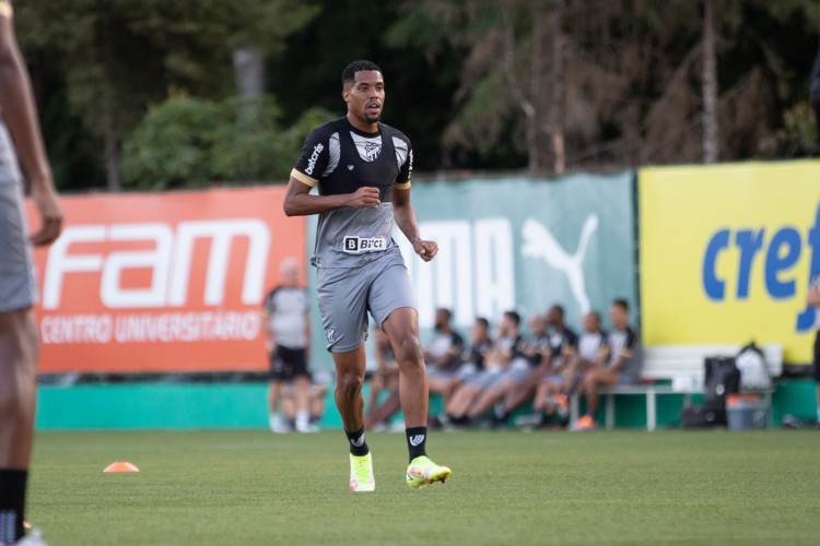 Atacante Iury Castilho em treino pelo Ceará 
