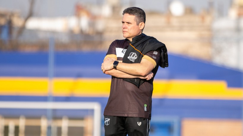 Diretor de futebol Eduardo Arruda em treino do Ceará no CT do Boca Juniors, na Argentina(foto: F...