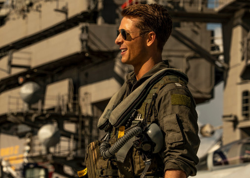 glen-powell-top-gun-maverick