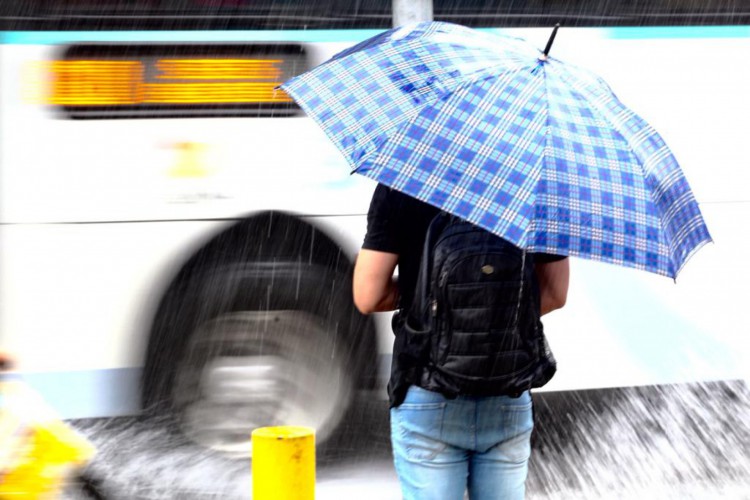 Fortaleza deve ter chuva até, pelo menos, quarta-feira, 23