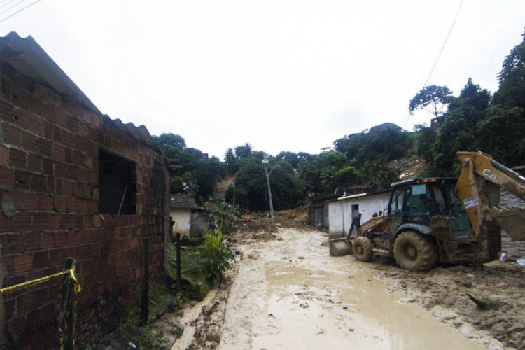 Bairro de Jardim Monteverde, região limítrofe entre Recife e Jaboatão dos Guararapes, atingido pelas fortes chuvas na Região Metropolitana do Recife