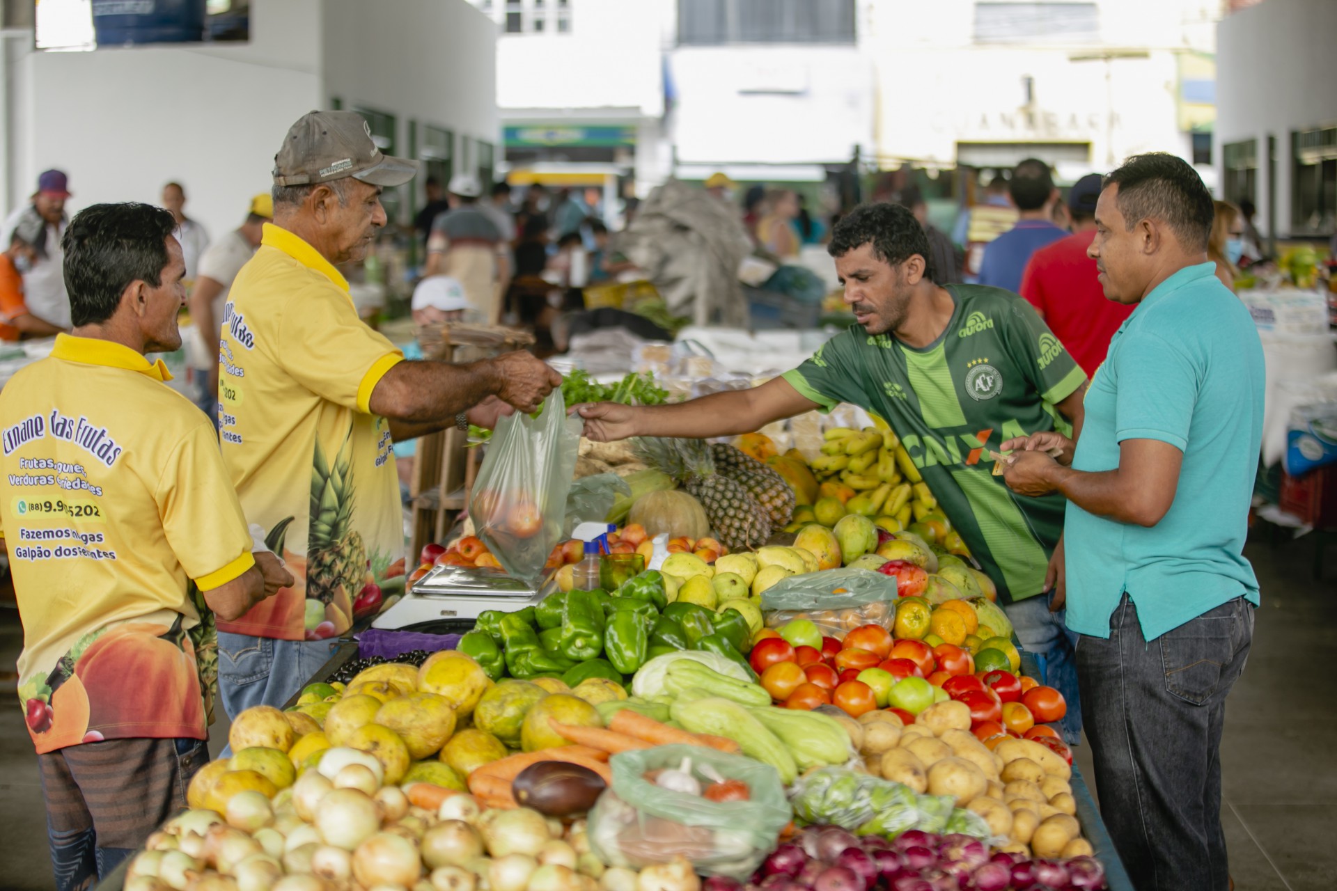 Variedade de frutas e legumes no Mercado de Santa Quitéria(Foto: Aurelio Alves)
