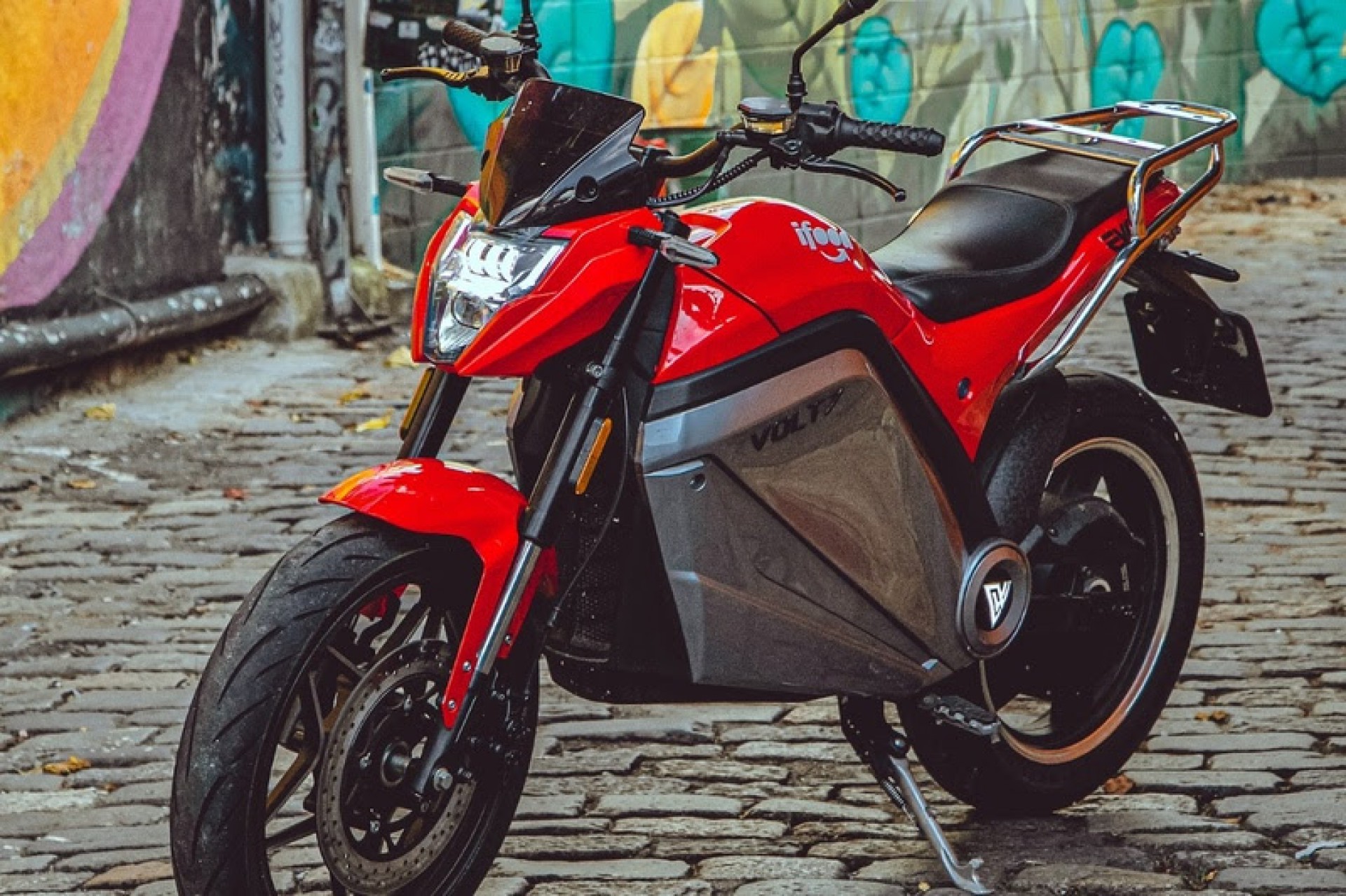 O iFood anuncia o lançamento oficial da primeira moto elétrica, a EVS Work iFood, voltada aos entregadores no Brasil como uma nova opção de mobilidade 