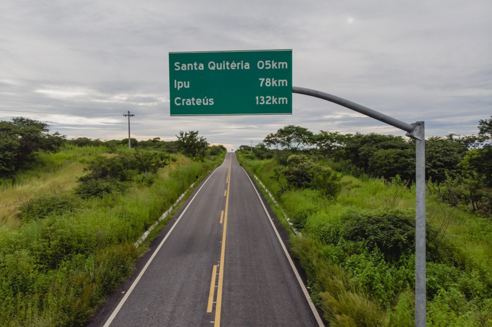 SANTAQUITERIA, CE, BRASIL, 12-05.2022: Entrada da Cidade de Santa Quiteria, com placa de KM. Jazida de uranio e fosfato na regiaão de Santa Quiteria. em epoca de COVID-19. (Foto:Aurelio Alves/ Jornal O POVO)(Foto: Aurelio Alves)