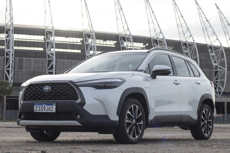  Novo Corola Cross em test-drive no estacionamento da Arena Castelão