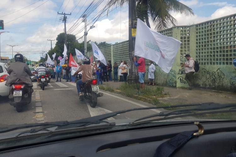 A manifestação também contou com a participação da população que reside próximo a unidade de saúde