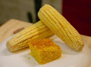 No Nordeste, o milho é o ingrediente predominante nos pratos juninos — isso porque a colheita acontece no mês de junho.