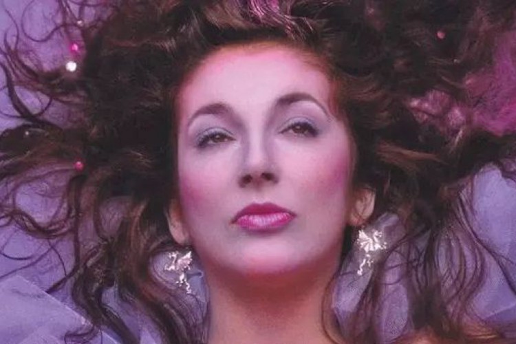 Kate Bush alcançou o primeiro lugar no Spotify Global