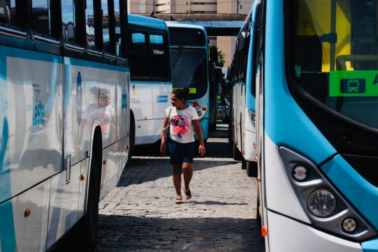 Sintro realizou paralisação na manhã desta quarta-feira, 8, no Terminal do Papicu. A categoria reinvidica reajuste nos salários