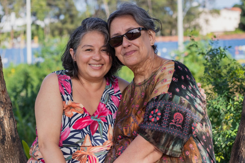 Alice e Marcyanna estão juntas há 20 anos e vão oficializar o casamento em julho próximo              (Foto: FERNANDA BARROS)