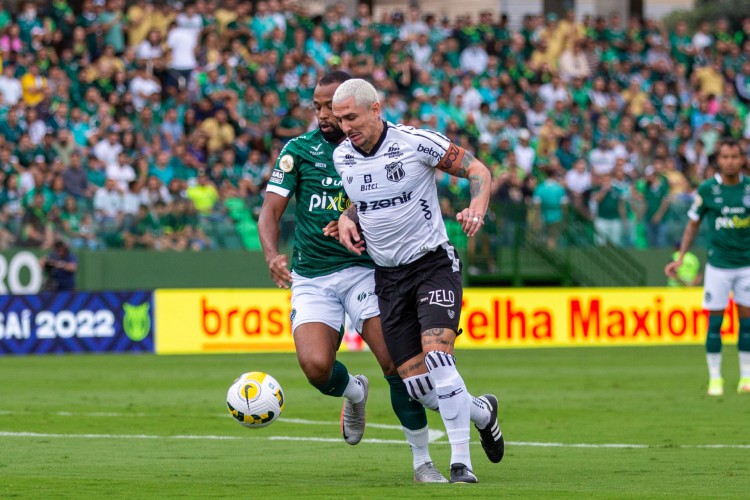 Ceará e Goiás se enfrentam pelo Brasileirão Série A 2022 hoje, 5; onde assistir ao vivo e horário do jogo.