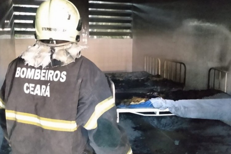 Incêndio no Hospital de Saúde Mental da Messejana teria sido iniciado por pacientes e atingiu duas enfermarias