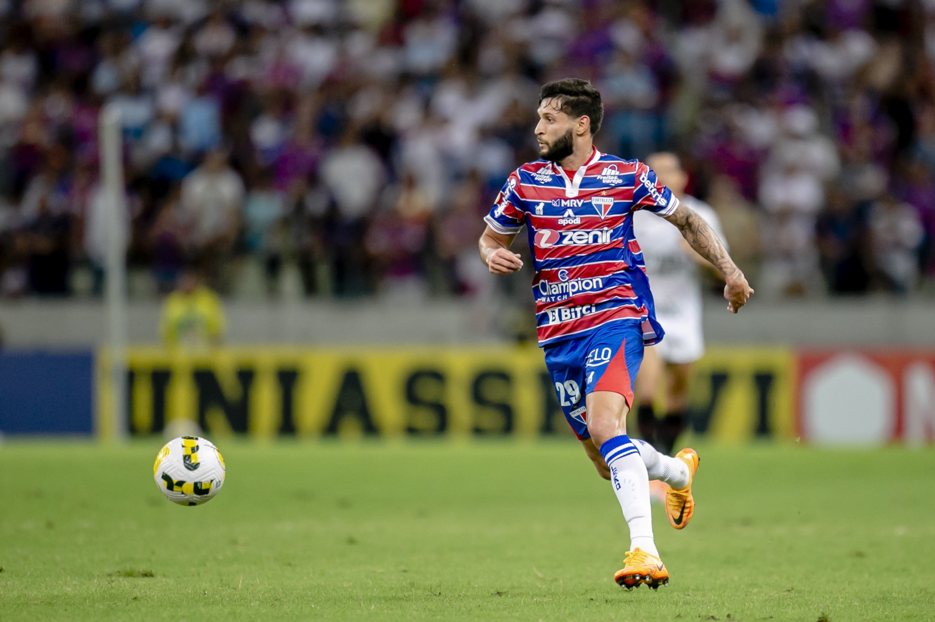 Lateral-esquerdo se firmou como titular do Leão (Foto: Aurelio Alves)