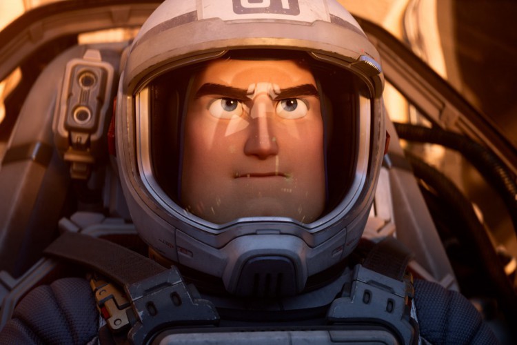 'Lightyear' foi proibido em alguns países do Oriente Médio por exibir beijo lésbico, de acordo com o The Holywood Reporter