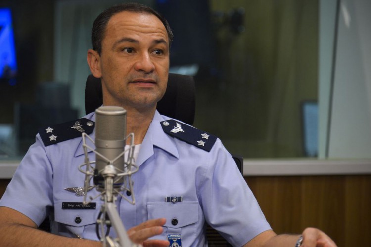 Brigadeiro do Ar Francisco Bento Antunes Neto, Chefe do Centro Conjunto de Operações Aeroespaciais (CCOA), é o entrevistado no programa A Voz do Brasil.