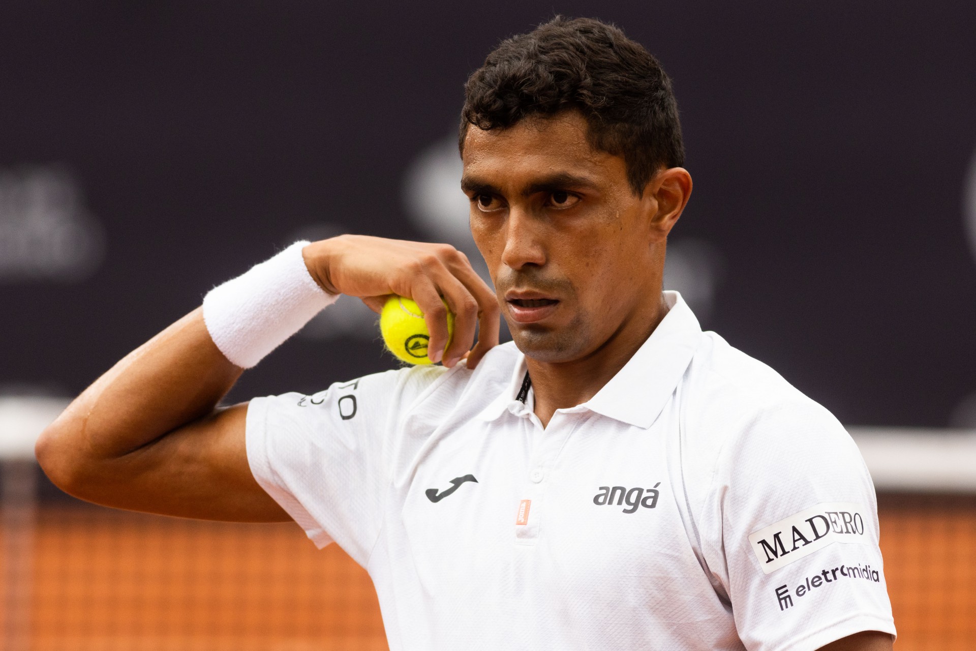 Tenista cearense Thiago Monteiro em jogo do Rio Open 2022 (Foto: Fotojump/Rio Open 2022)