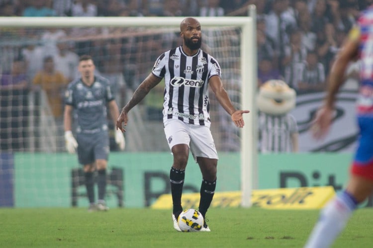 Zagueiro Messias no Clássico-Rei entre Fortaleza x Ceará, na Arena Castelão, pelo Campeonato Brasileiro Série A