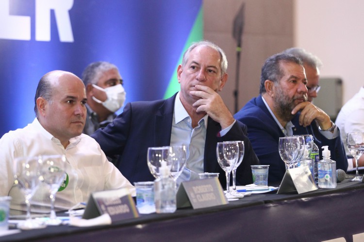 Roberto Cláudio, ex-prefeito, Ciro Gomes, ex-candidato à Presidência e Carlos Lupi, presidente do PDT em Convenção do partido em Fortaleza. (fotos: Fabio Lima/O POVO)