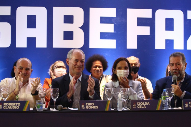 Roberto Cláudio, Ciro Gomes, Izolda Cela e Carlos Lupi no seminário do PDT em Fortaleza