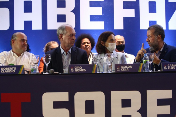 FORTALEZA, CE, BRASIL, 15.06.2022: Izolda Cela, governadora do Ceará e demais autoridades do PDT. Convenção do PDT. hotel Mareiro.    (fotos: Fabio Lima/O POVO)