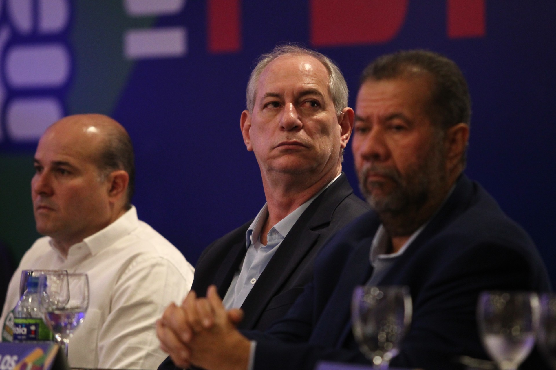 Carlos Lupi ao lado de Ciro Gomes e do ex-prefeito Roberto Cláudio durante convenção do PDT no ano passado  (Foto: FABIO LIMA)