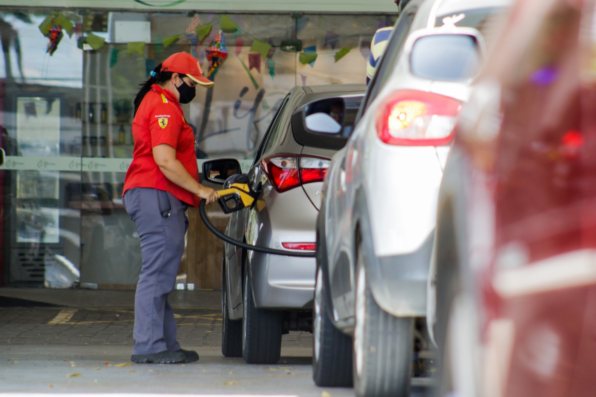 GOVERNO Federal projetava que fixação do teto do ICMS sobre combustíveis em 17% poderia reduzir em até R$ 1,65 o litro da gasolina e em R$ 0,76 o do óleo diesel; mas o que se viu foi um novo reajuste.
 (Foto: Thais Mesquita)