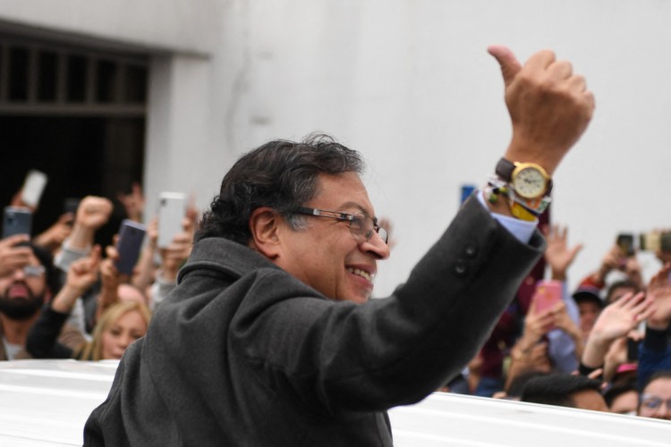 Senador esquerdista, ex-guerrilheiro de 62 anos, Gustavo Petro foi eleito presidente da Colômbia neste domingo, 19