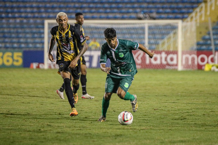 Partida entre Floresta e Volta Redonda, pela Série C do Campeonato Brasileiro, no Estádio Presidente Vargas