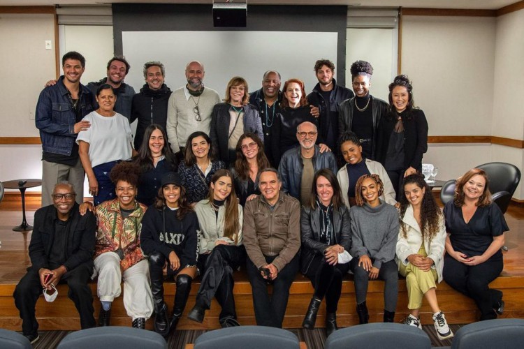 Jade Picon aparece em foto ao lado do elenco de 'Travessia', nova novela da Globo